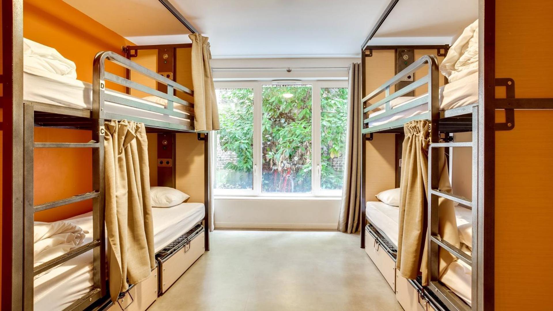 Lit dans Dortoir Mixte de 4 Lits avec Salle de Bains Privée